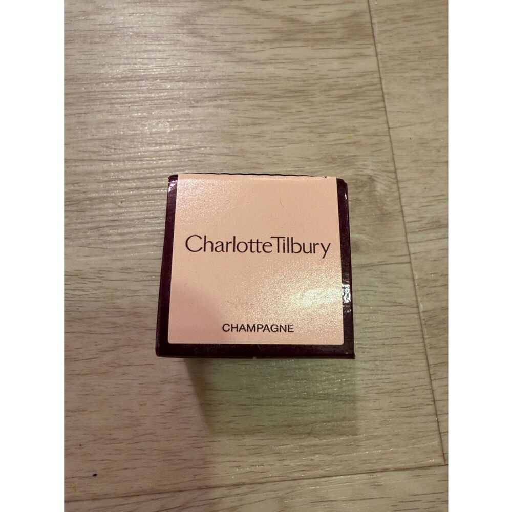 Charlotte Tilbury Champagne shadow